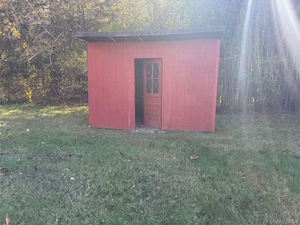 1663 N Thompson Drive, Bay Shore NY 11706