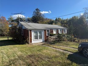 1663 N Thompson Drive, Bay Shore NY 11706