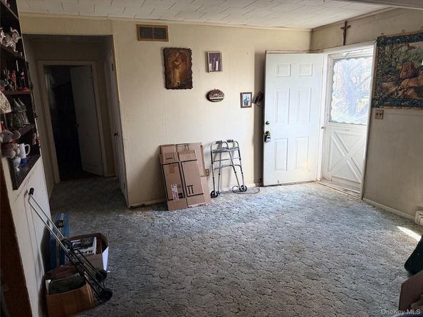 1663 N Thompson Drive, Bay Shore NY 11706