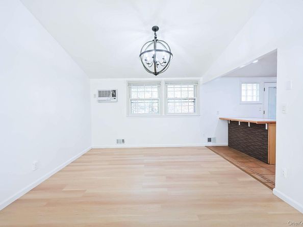 15 Mayflower Lane, East Setauket NY 11733