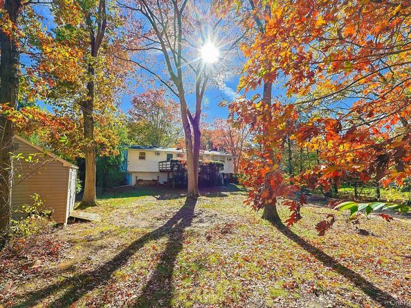 15 Mayflower Lane, East Setauket NY 11733