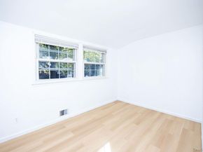 15 Mayflower Lane, East Setauket NY 11733