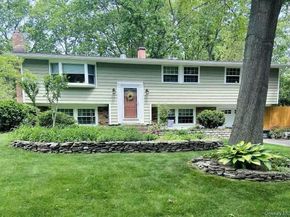 15 Mayflower Lane, East Setauket NY 11733