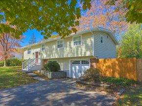15 Mayflower Lane, East Setauket NY 11733