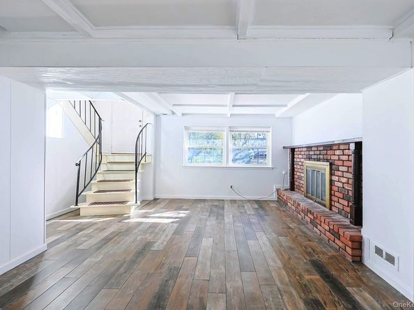 15 Mayflower Lane, East Setauket NY 11733