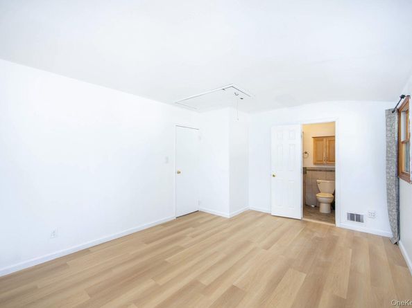 15 Mayflower Lane, East Setauket NY 11733