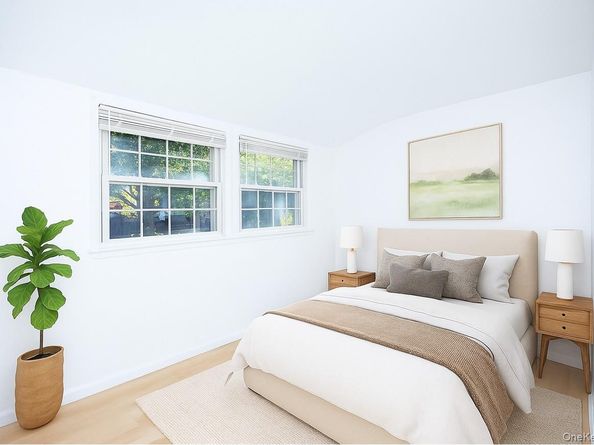 15 Mayflower Lane, East Setauket NY 11733