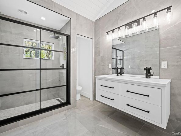 10 Shinnecock Lane, Hampton Bays NY 11946