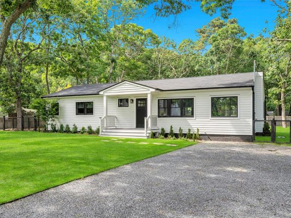 10 Shinnecock Lane, Hampton Bays NY 11946