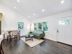 10 Shinnecock Lane, Hampton Bays NY 11946