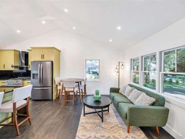 10 Shinnecock Lane, Hampton Bays NY 11946