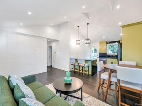 10 Shinnecock Lane, Hampton Bays NY 11946