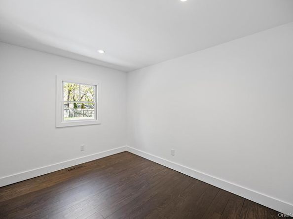 10 Shinnecock Lane, Hampton Bays NY 11946