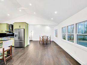 10 Shinnecock Lane, Hampton Bays NY 11946