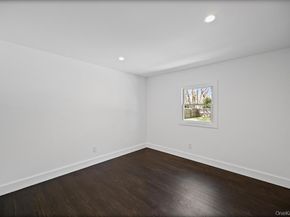 10 Shinnecock Lane, Hampton Bays NY 11946