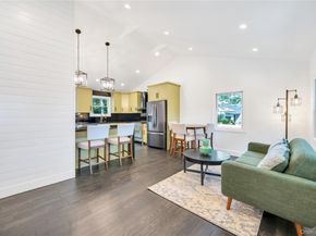 10 Shinnecock Lane, Hampton Bays NY 11946