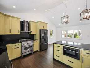 10 Shinnecock Lane, Hampton Bays NY 11946