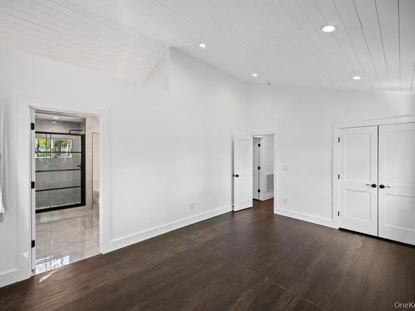 10 Shinnecock Lane, Hampton Bays NY 11946