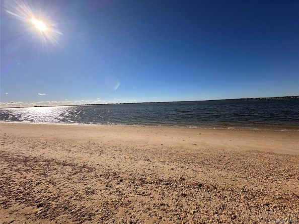 14 Whiting Road, East Quogue NY 11942