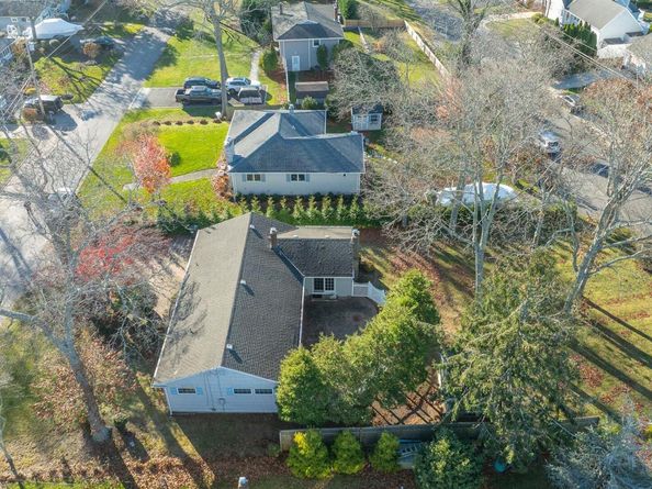 14 Whiting Road, East Quogue NY 11942