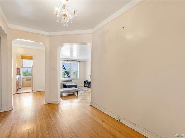 84-49 168th Street 4S, Jamaica Hills NY 11432