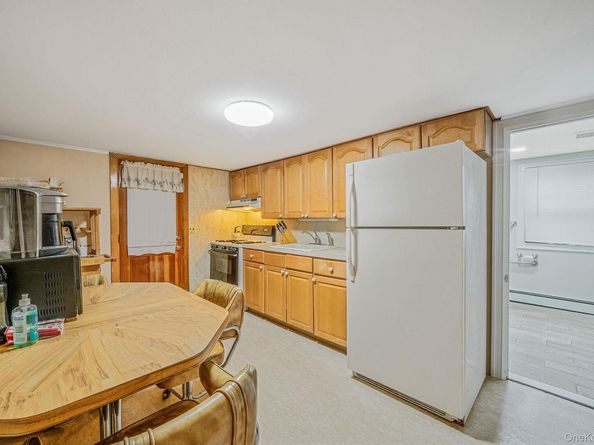 85 Hawthorne Street, Selden NY 11784