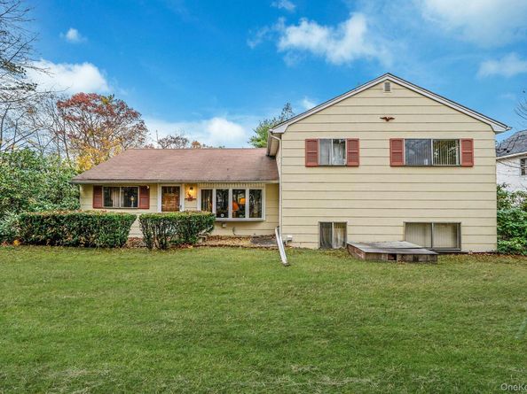 85 Hawthorne Street, Selden NY 11784