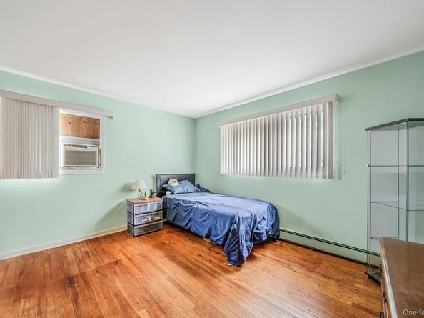 85 Hawthorne Street, Selden NY 11784