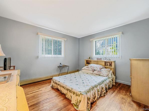 85 Hawthorne Street, Selden NY 11784