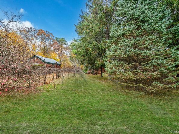 85 Hawthorne Street, Selden NY 11784