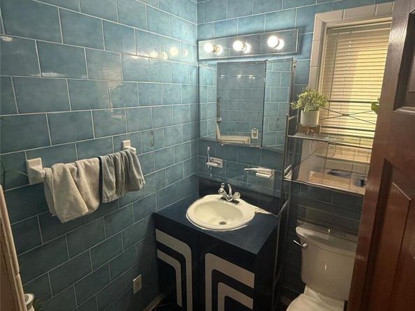 Undisclosed Address #931312, West Babylon NY 11704