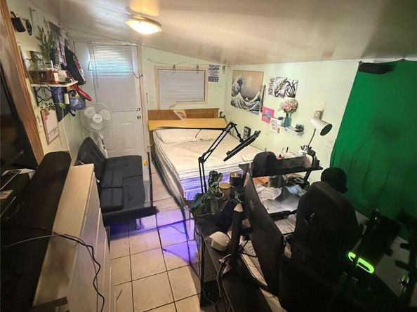 Undisclosed Address #931312, West Babylon NY 11704