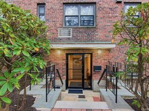 52 Brompton Road 52, Great Neck NY 11021