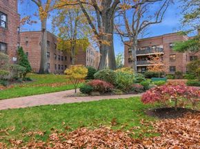 52 Brompton Road 52, Great Neck NY 11021