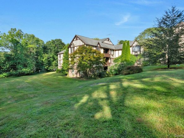 60 Foxwood Drive 2, Pleasantville NY 10570