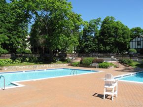 60 Foxwood Drive 2, Pleasantville NY 10570