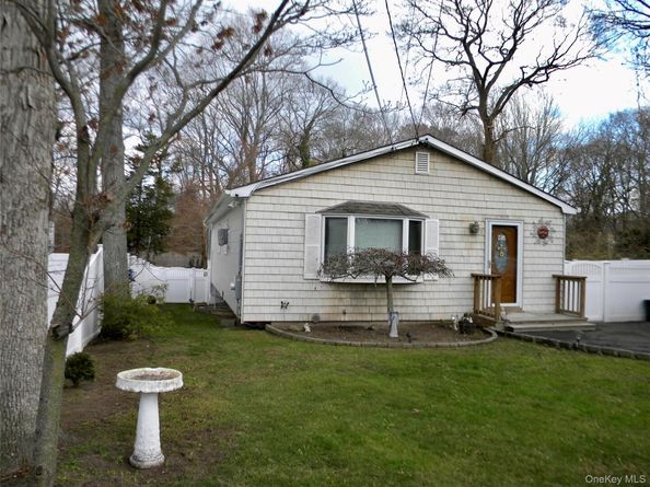 79 S Evergreen Drive, Selden NY 11784
