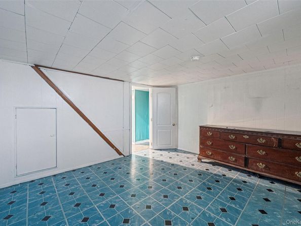 3 Poplar Road, Amityville NY 11701