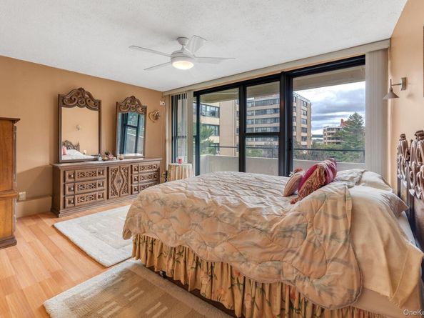 10-01 162 St 4A, Beechhurst NY 11357