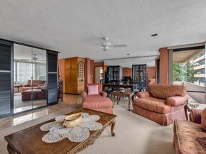 10-01 162 St 4A, Beechhurst NY 11357