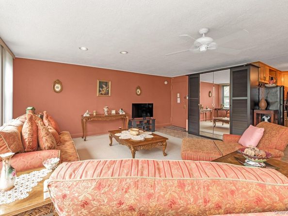 10-01 162 St 4A, Beechhurst NY 11357