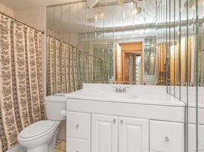 10-01 162 St 4A, Beechhurst NY 11357