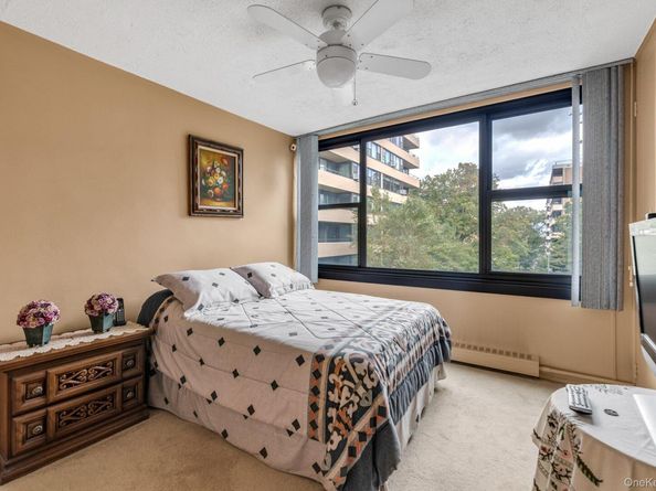 10-01 162 St 4A, Beechhurst NY 11357