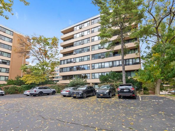 10-01 162 St 4A, Beechhurst NY 11357