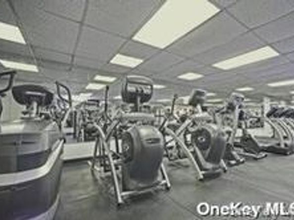 10-01 162 St 4A, Beechhurst NY 11357