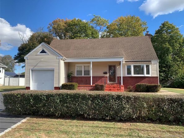 207 Eastwood Avenue, Deer Park NY 11729