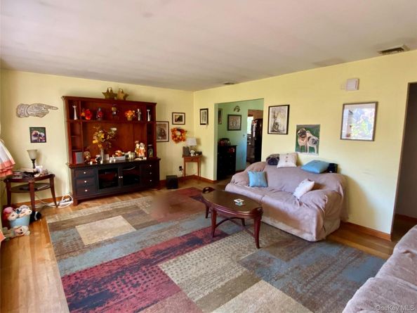65 Oak Avenue, Huntington Station NY 11746