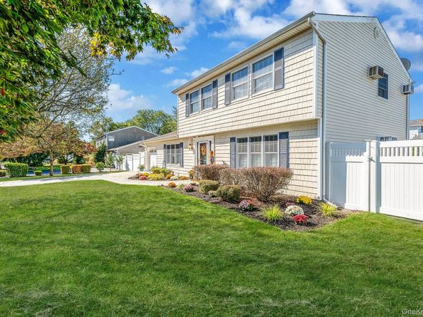 10 Munson Street, Medford NY 11763