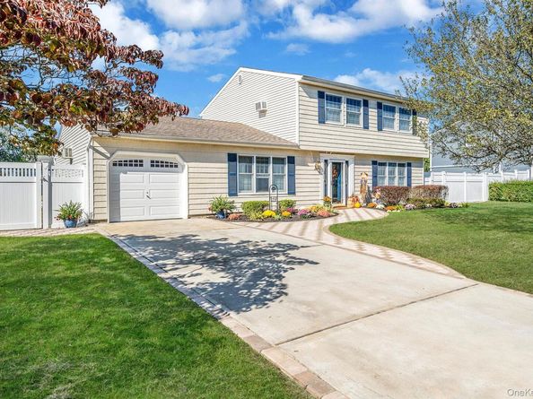 10 Munson Street, Medford NY 11763