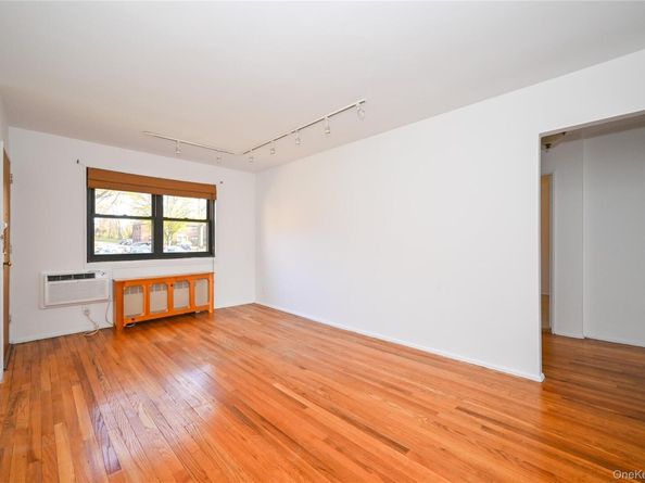 245-12 62 Avenue G/3 Lower, Douglaston NY 11362